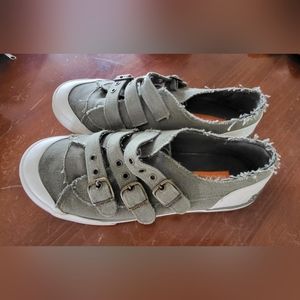 Women's Rocket Dog shoe sz 9